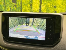 【バックカメラ】駐車時に後方がリアルタイム映像で確認できます。大型商業施設や立体駐車場での駐車時や、夜間のバック時に大活躍！運転スキルに関わらず、今や必須となった装備のひとつです！