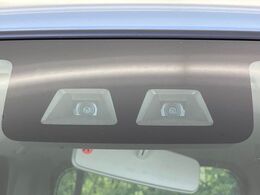 【スマートアシスト】走行中に前方の車両等を認識し、衝突しそうな時は警報とブレーキで衝突回避と被害軽減をアシスト。より安全にドライブをお楽しみいただけます。