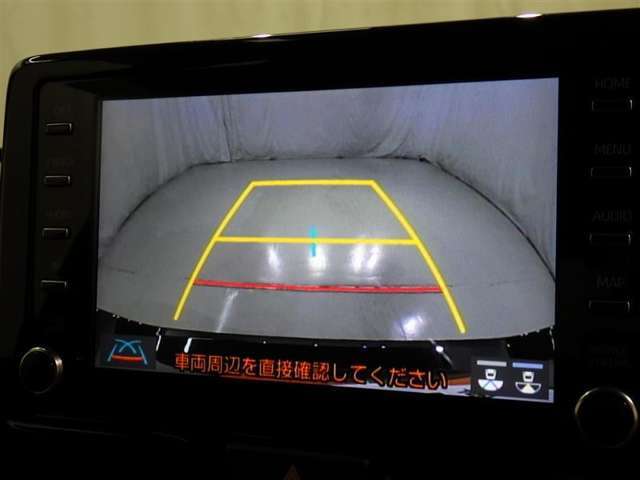 バックモニターも装備しております。バックギアに入れるとナビ画面に車の後方が映し出されます。これで後方確認も安心！