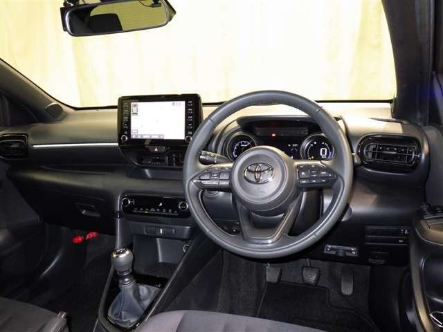 運転の際、常に目にする部分だけにシックで飽きのこないデザインが良いですね。