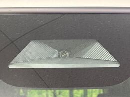【ホンダセンシング】走行中に前方の車両等を認識し、衝突しそうな時は警報とブレーキで衝突回避と被害軽減をアシスト。より安全にドライブをお楽しみいただけます。