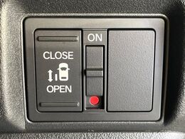 【パワースライドドア】スマートキーや運転席のスイッチでスライドドアの開閉が可能♪電動だから力を入れてドアを開ける必要が無く、小さいお子様でも、重い荷物を持っている時もラクに開け閉めできます♪