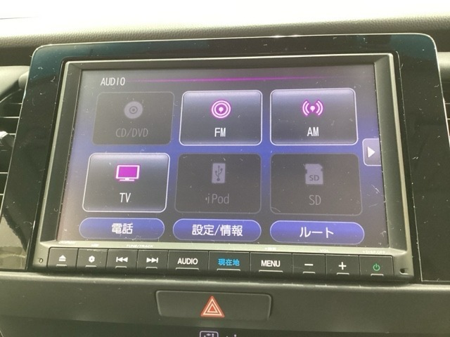 ワイド画面のナビゲーションはフルセグTV、インターナビ対応のGathers純正メモリーナビを搭載しています。Bluetoothオーディオ機能がありますので、スマートフォンなどの音楽も再生できます。