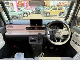 【スマートアシスト】ダイハツの安全装備の総称。車両に搭載した「ステレオカメラ」が周囲の状況を把握し、ドライバーの運転をサポート。