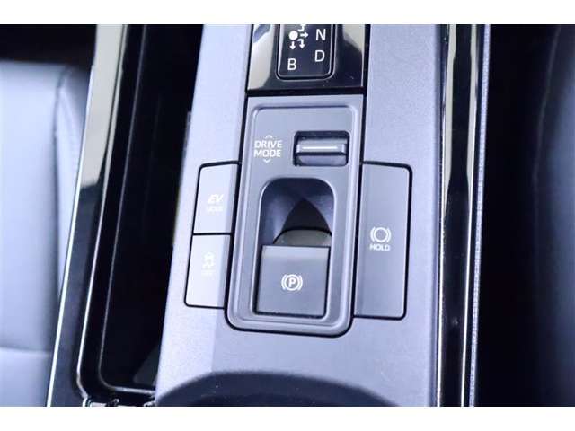 電動パーキングブレーキを搭載。スイッチ操作でパーキングブレーキを作動・解除することが可能です
