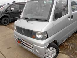 当社は下廻りの錆止め（油性ブラックシャーシ塗装）を納車時無料にて施行致します。総額に整備代金として、部品代、消耗品、工賃全て含まれておりますので、追加料金は一切かかりませんので、ご安心下さい。