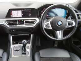 ◆インスツルメントパネルやインテリアトリムなどは、調和しなが洗練された室内を作り上げ、スイッチ類によって、優れた操作性をも実現。ドライバーの視線や動線を考え、人間工学に基づきデザインされています◆