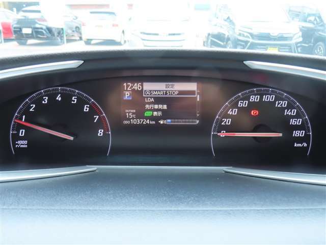 メーター周りもスッキリしていて見やすいですよ。視認性の高さが売りです！