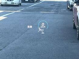 ●ヘッドアップディスプレイ：現在の速度や走行情報をデジタル表示で運転席前方のガラスに投影！運転中、視線をずらさず必要な情報を確認できるのでとっても便利で安心！