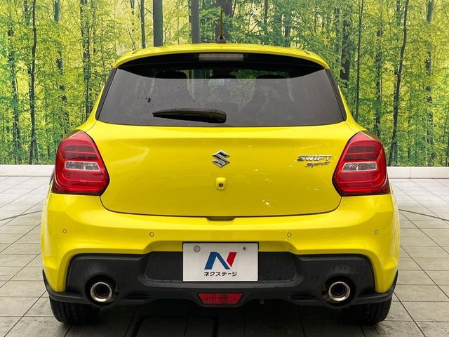 安心の最長10年・走行無制限保証（有償）をご用意。保証内容も充実はもちろん、無料点検＆オイル交換や、年中無休の全国・24時間ロードサービスも付帯されておりますのでご安心下さい。