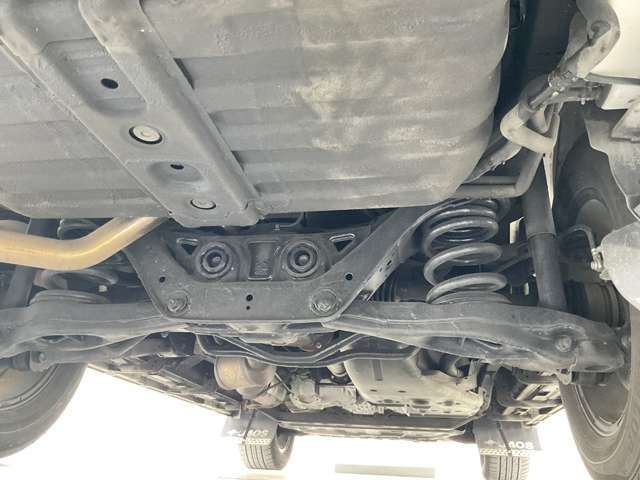 中古車だと気になる足廻り＆下廻り・・・ご覧の通り状態良好◎沿岸部や降雪地にお住まいのお客様もご安心ください♪