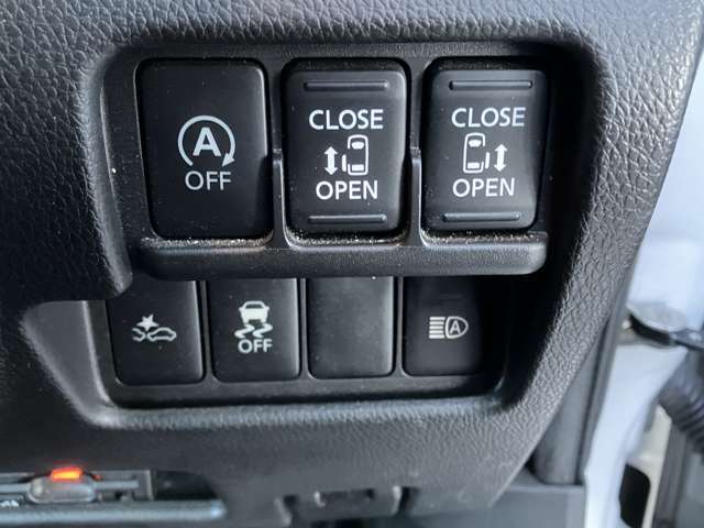 両側オートスライドドア装備