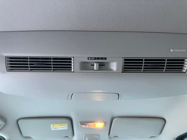 オートエアコンで温度設定するだけであとは自動で室内快適空間！！