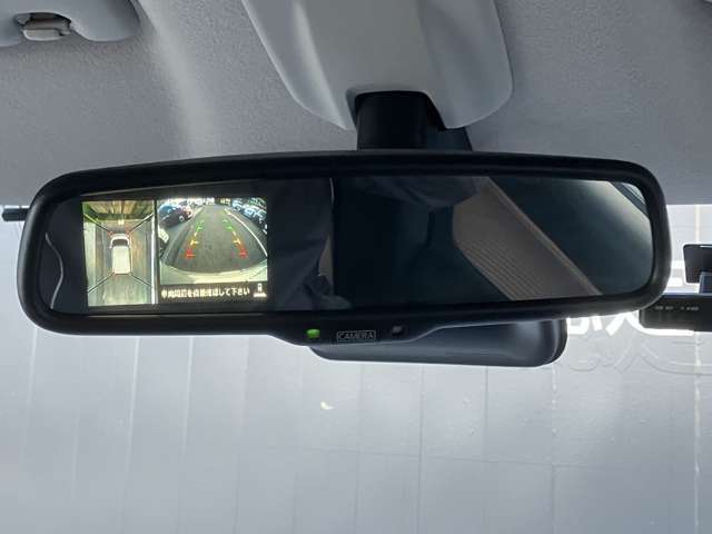 ルームミラーへアラウンドビューモニター表示が可能です。