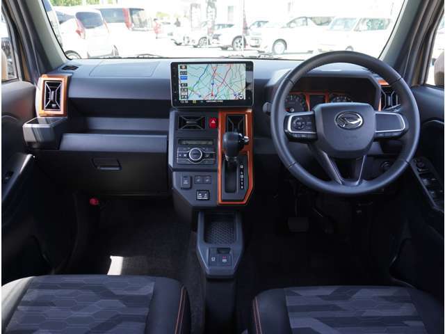 インパネ廻りの画像となります。車両評価証にてダッシュボードのり跡など、前ユーザー様がナビまたレーダーなど取り付けされていた車両もございます。評価証にてご確認頂くか現車確認をお勧めさせて頂きます。