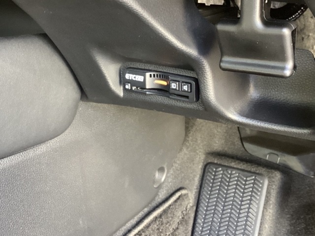 ETC付いてます。ETCが使用可能な道路通行料はキャッシュレスでスマートに走行できます。再セットアップして納車致します。