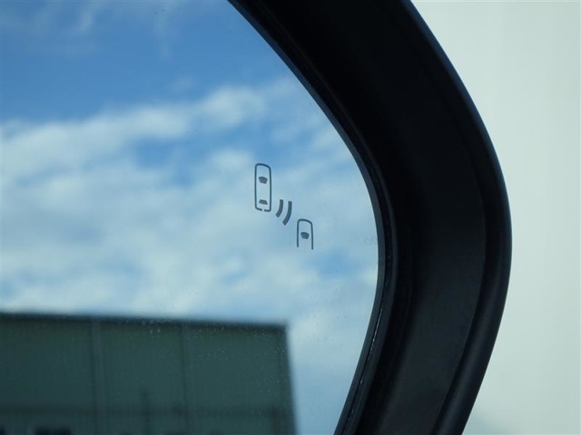 トヨタ認定中古車保証付！（1年間、距離無制限　HV車はHV保証付）　別途延長保証もご用意しております♪　ぜひ現車を確認にご来店ください