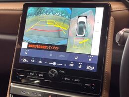 【パノラミックビューモニター】専用のカメラにより、上から見下ろしたような視点で360度クルマの周囲を確認することができます☆死角部分も確認しやすく、狭い場所での切り返しや駐車もスムーズに行えます。