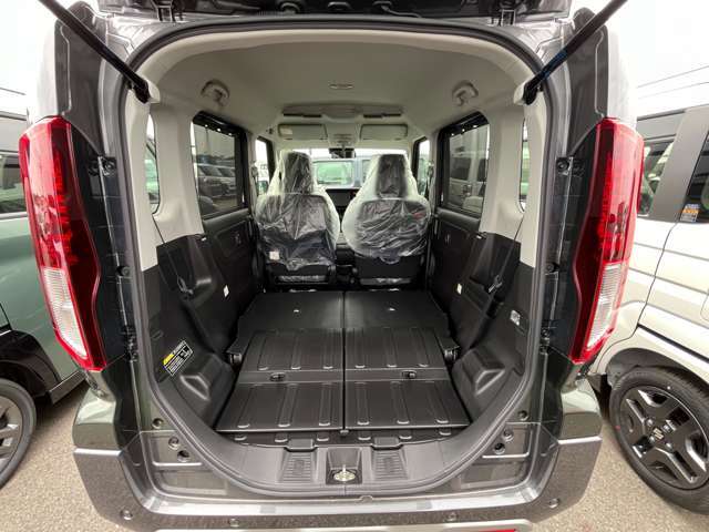 ☆お車についた傷やヘコミ、事故の修理もハヤシにお任せください。自社鈑金工場で修理ができますの安心です☆