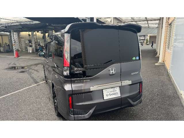 新しく入庫いたしました！当社自慢のお車です。横にこの車のセールスポイントを、写真と説明でアピールしてあります！まずはご覧になってください。いろんなところをチェックできますよ。