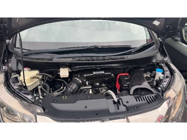 エンジンルームも綺麗に洗浄してから納車させて頂いております。