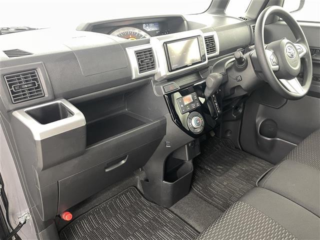 【フロアマット】車内を綺麗に保つのには必須のアイテムです。当店ではフカフカな新品マットも絶賛取り扱い中！ぜひご相談くださいませ。