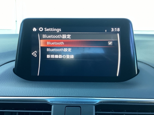 Bluetooth付き。お持ちのスマホに連動していただきお車を通して電話や音楽をお使いいただく事が出来、大変便利です☆