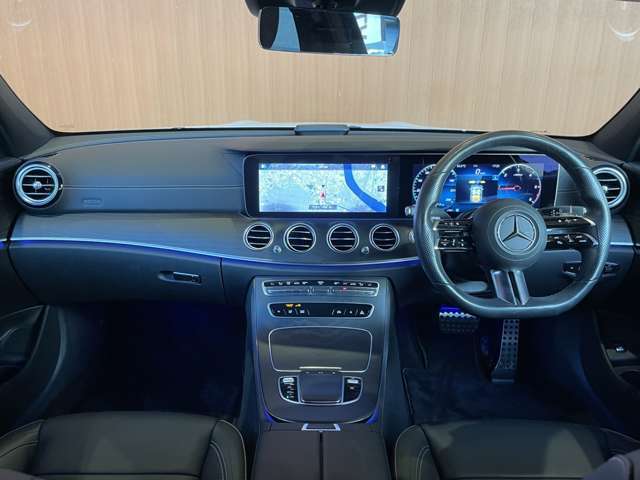 LIBERALAでは多種多様の車種をご用意させていただいております。お客様がご納得いくまで、そのお車の持つ特性を五感すべてで感じ取っていただける場をご提供します。