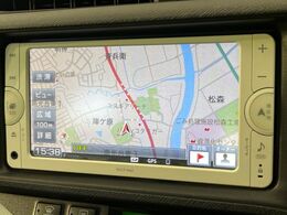 【純正ナビ】人気の純正ナビを装備しております。ナビの使いやすさはもちろん、オーディオ機能も充実！キャンプや旅行はもちろん、通勤や買い物など普段のドライブも楽しくなるはず♪