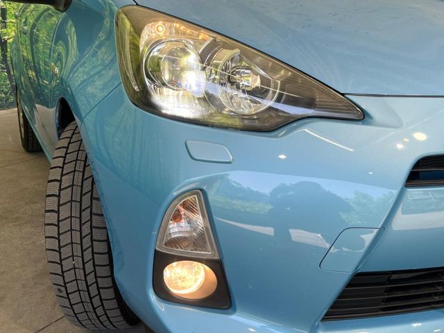 【LEDヘッドライト】悪天候や夜間走行時も良好な視界を確保し安心して運転できる高輝度LEDヘッドライトを装備！点灯速度が早く、消費電力も抑えられています。
