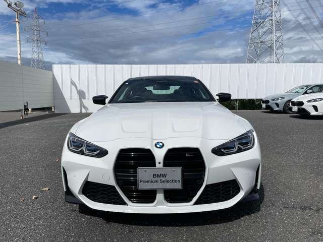 ご納車前には、BMWを熟知したメカニックによる100項目の点検・整備を行います。不具合箇所、交換時期に達している部品に関しましては、全て当社負担で交換してからのご納車となります。