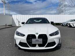 ご納車前には、BMWを熟知したメカニックによる100項目の点検・整備を行います。不具合箇所、交換時期に達している部品に関しましては、全て当社負担で交換してからのご納車となります。