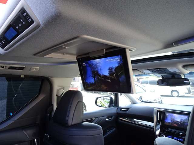 弊社の車両は展示前にボディ磨きにて艶出し、内装クリーニングを施工しております！オプション等のしつこい勧誘致しませんので安心してご来店下さい！