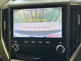 【バックカメラ】駐車時に後方がリアルタイム映像で確認できます。大型商業施設や立体駐車場での駐車時や、夜間のバック時に大活躍！運転スキルに関わらず、今や必須となった装備のひとつです！