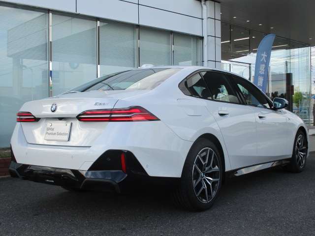 名鉄AUTOオリジナルコーティングMコートをはじめウインドフィルム施工、ドライブレコーダー取付、BMWパフォーマンスアクセサリーなど各種承ります。