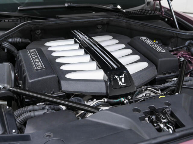 60°V型12気筒エンジンを搭載