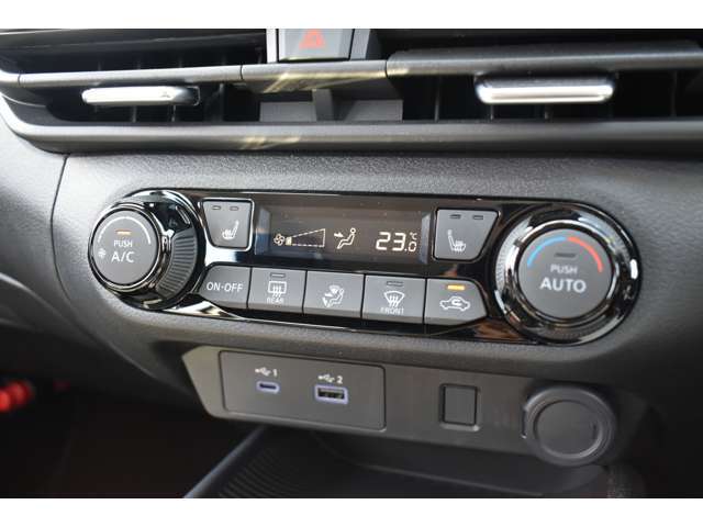 オートエアコンで温度を設定するだけで快適な車内環境を維持することができます！