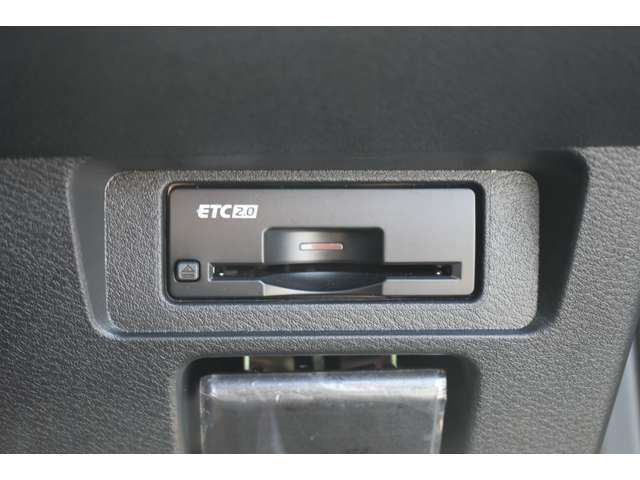 今では必需品のETCもパネルデザインにフィットするビルトインタイプなので、見た目もスッキリとしています