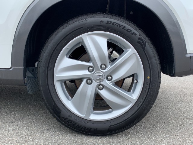 純正アルミホイールです。足元が引き立つので、車全体のイメージがアップします！