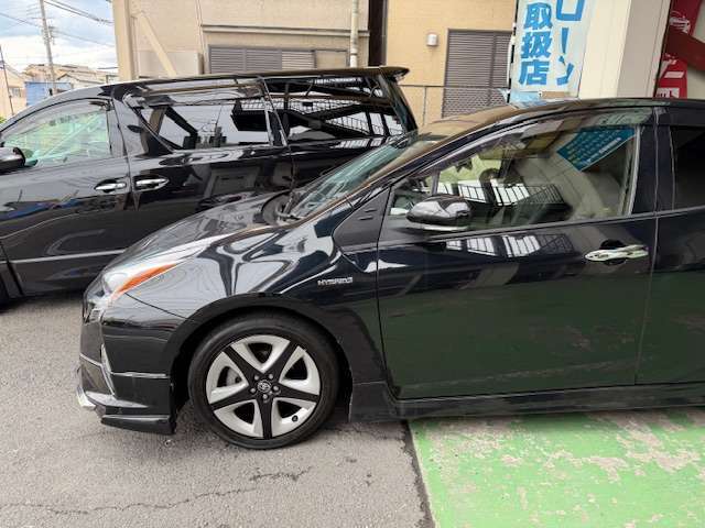 当社の展示車両は入庫した際に車両状態チェック、内外装ともに徹底クリーニングで気持ちの良い綺麗な状態での仕上がりを心がけております。