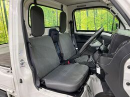 運転席シート廻りは使用感も少なく、良好な状態となっています。丁寧に使われていたことがよくわかりますね。