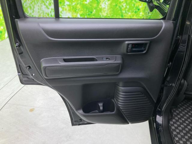 WECARSでは各商談席に大型モニターをご用意しております！見やすい大画面でゆったりと全国の在庫をご覧いただけます！是非ご来店お待ちしております！