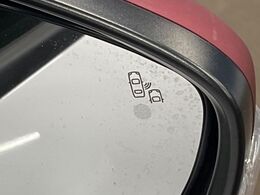 ●ブラインドアシストセンサー：視角からの車を感知し、ドライバーが車線変更を行う際に、警告音と共に注意を促してくれる安全支援機能です！