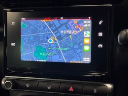●Apple　Car　Play：スマホとの有線接続で、ナビ・オーディオ再生などスマホのアプリ機能が画面でも使える便利機能です！