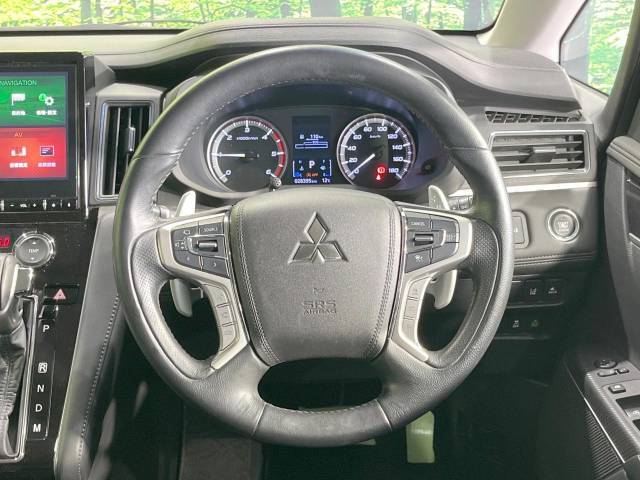【純正革巻きステアリング】上質な革を使用することで、手にしっかり馴染みとても運転しやすいハンドルです♪