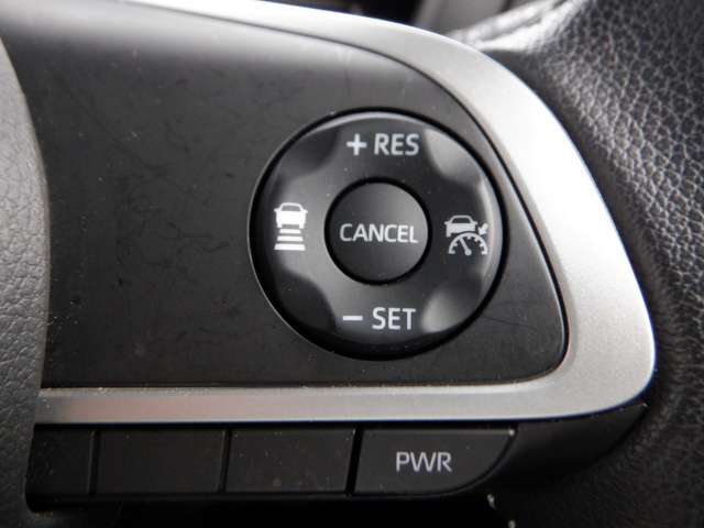 クルーズコントロール（Cruise Control）とは、アクセル操作なしでも車が自動でスピードを一定に保ってくれる機能