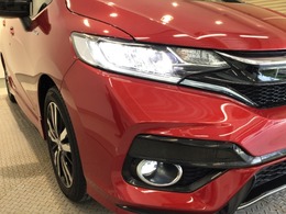 【LEDヘッドライト】ディスチャージヘッドライト（HID）と同等の明るさで、夜道や雨天走行が明るく視界良好！！　フォグライトも装備で、安心感さらにUPです♪安心ドライブを楽しんで下さい♪