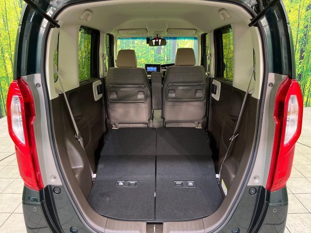 普段のお買い物や通勤、送迎等に十分な荷室スペースを確保しております。セカンドシートを倒すと、大きな荷物の積載も可能です♪