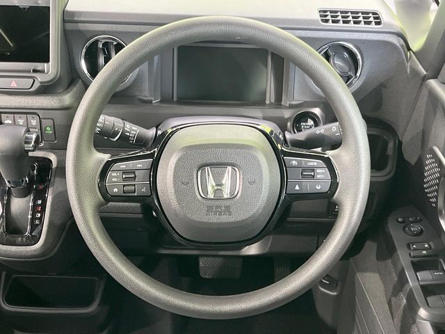 【ステアリングスイッチ】運転中、前方から目線をそらすことなく、オーディオ等の操作が可能な便利機能！安心＆快適なドライブを演出してくれます♪