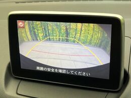 【バックカメラ】駐車時に後方がリアルタイム映像で確認できます。大型商業施設や立体駐車場での駐車時や、夜間のバック時に大活躍！運転スキルに関わらず、今や必須となった装備のひとつです！